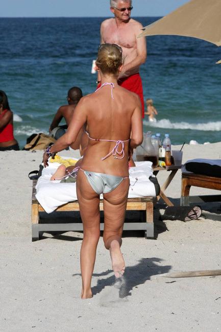 16P Tara Reid showing skinny body in skimpy bikini