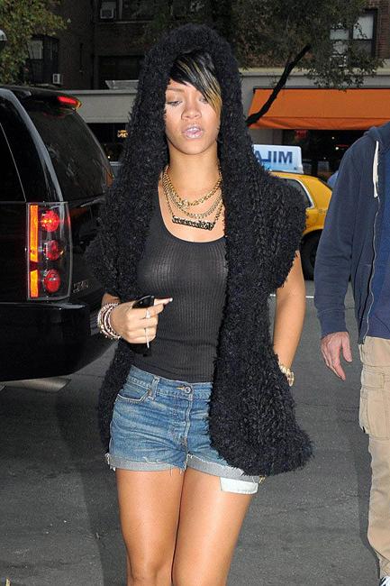 16P Rihanna see through and sexy ass in bikini