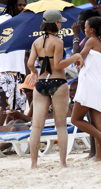 16P Rihanna see through and sexy ass in bikini