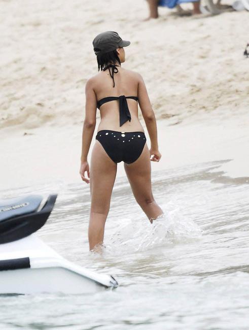 16P Rihanna see through and sexy ass in bikini