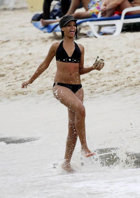 16P Rihanna see through and sexy ass in bikini