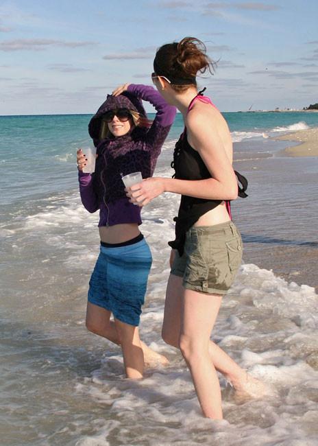 16P Avril Lavigne exclusive pics of her in hot bikini