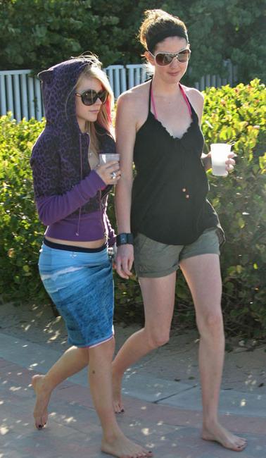 16P Avril Lavigne exclusive pics of her in hot bikini