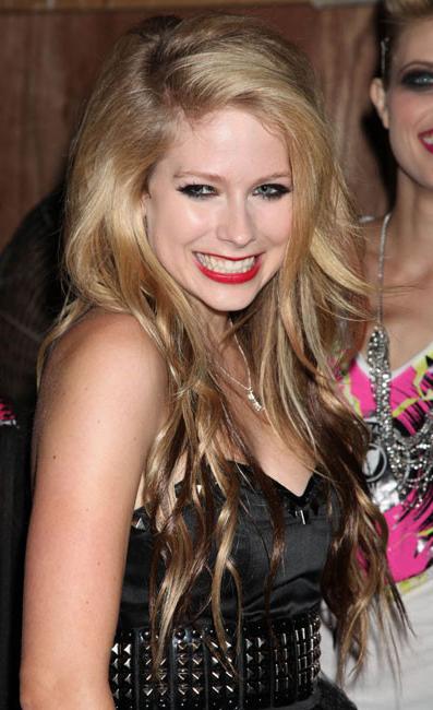 16P Avril Lavigne exclusive pics of her in hot bikini