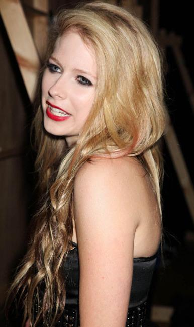 16P Avril Lavigne exclusive pics of her in hot bikini