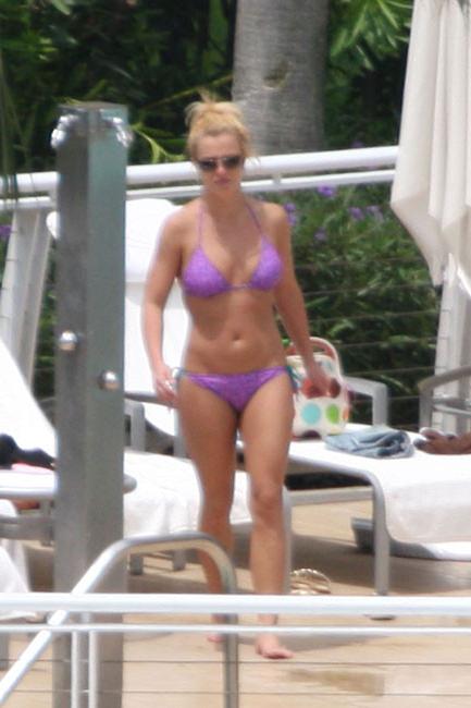 16P Britney Spears marble ass in sexy bikini
