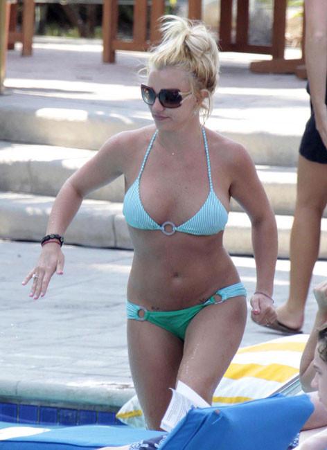 16P Britney Spears marble ass in sexy bikini