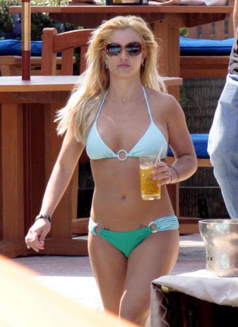 16P Britney Spears marble ass in sexy bikini