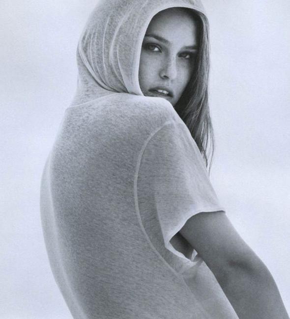 16P Bar Refaeli showing her smoking hot body