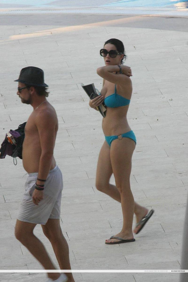 14P Katy Perry smoking ass and tits in sexy bikini