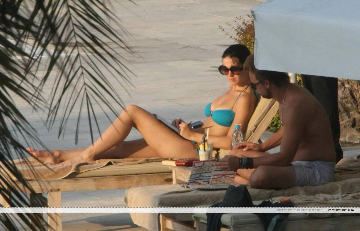 14P Katy Perry smoking ass and tits in sexy bikini
