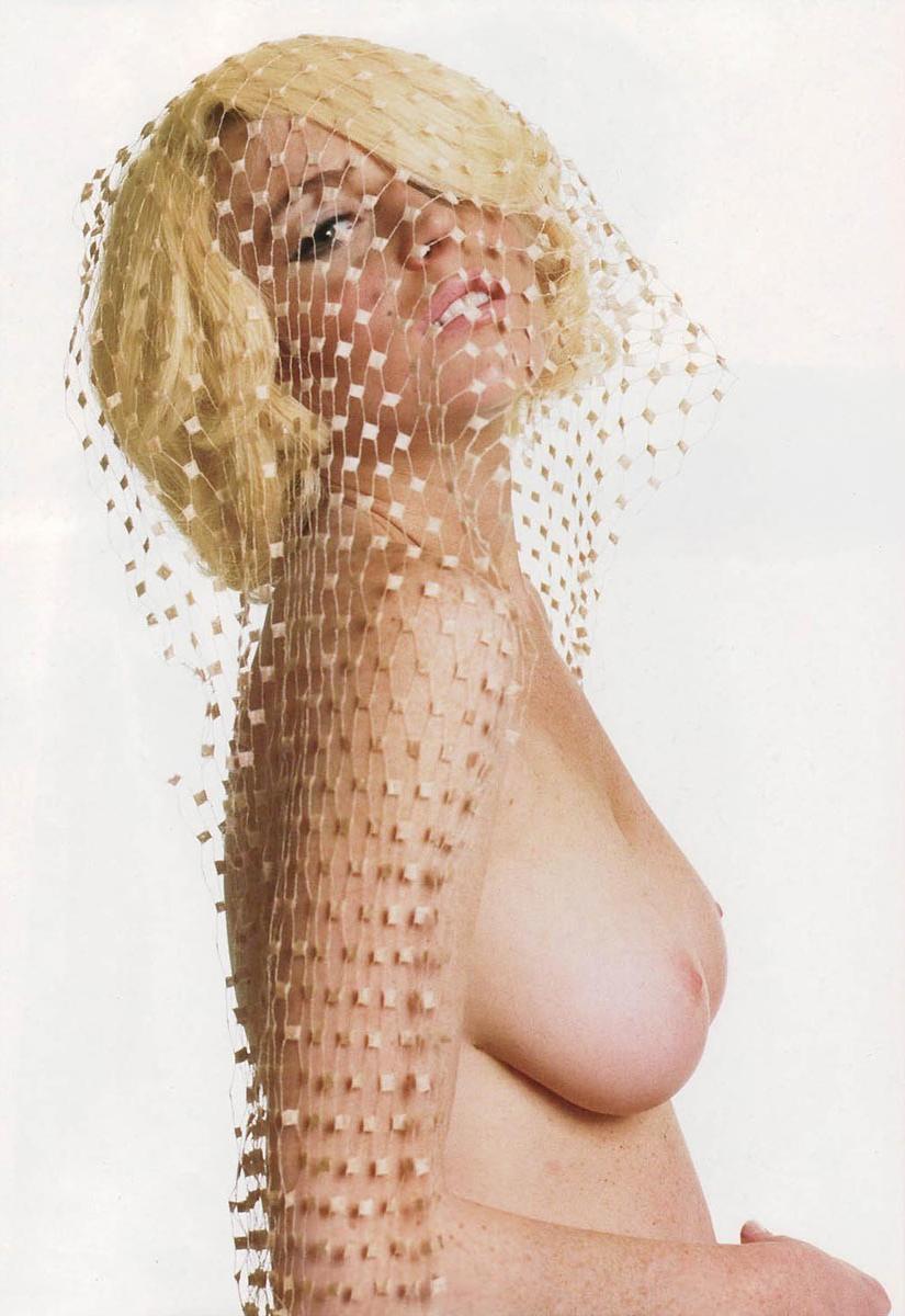 15P Lindsay Lohan squeezes her skinny body in bikini