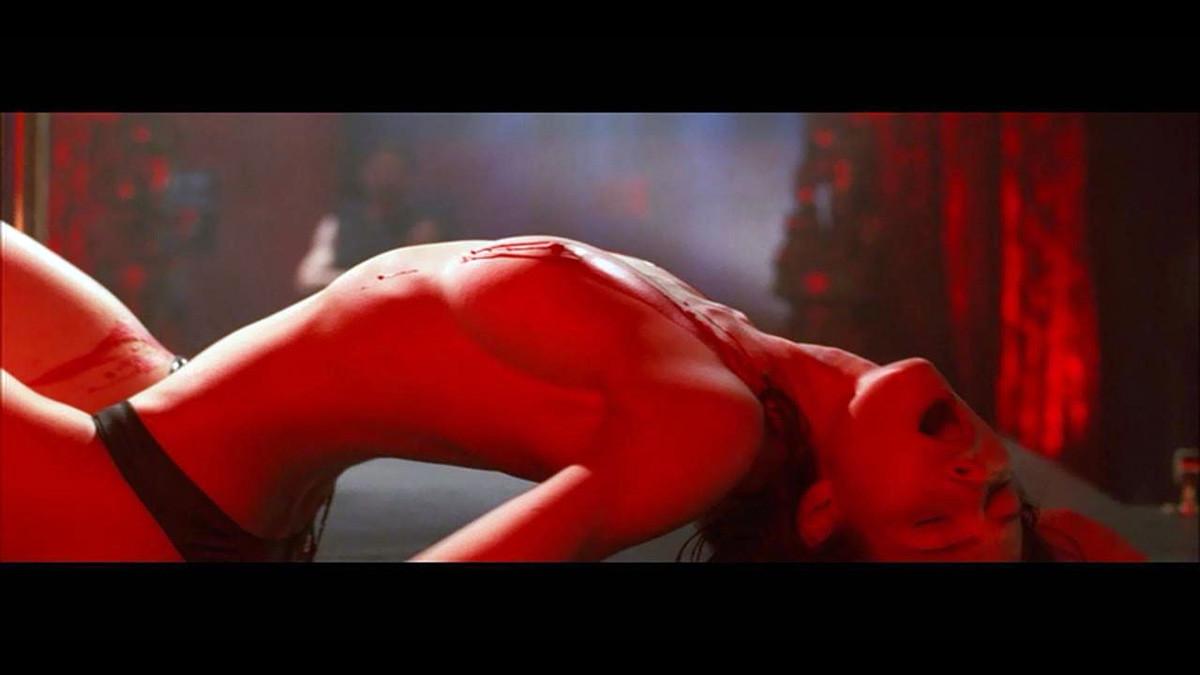 15P Jessica Biel naked boobs as she doing striptease