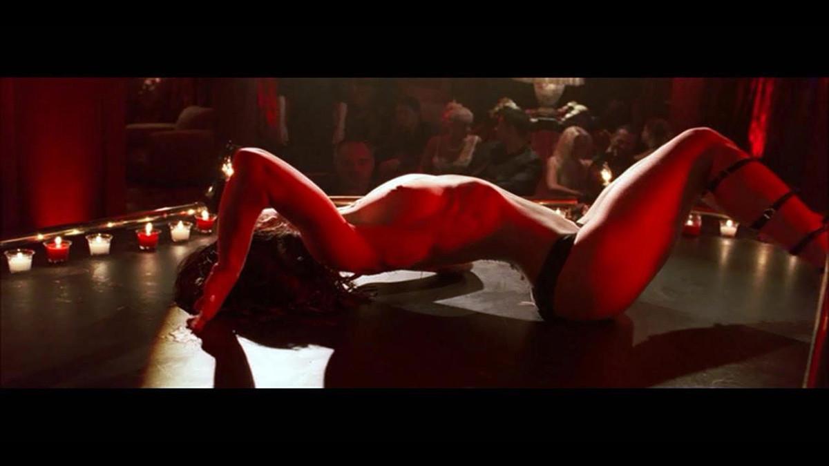 15P Jessica Biel naked boobs as she doing striptease