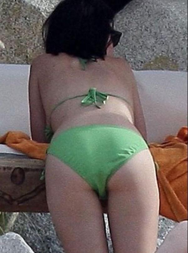 15P Katy Perry stunning big boobs in green bikini