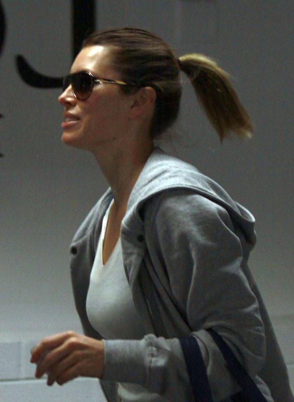 15P Celebrity Jessica Biel showing her amazing ass in sexy bikini