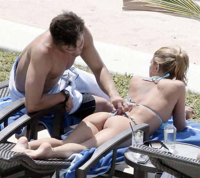 15P Celebrity hottie Fergie upskirt panties and sexy ass in bikini