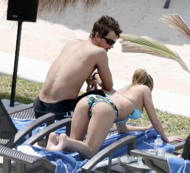 15P Celebrity hottie Fergie upskirt panties and sexy ass in bikini