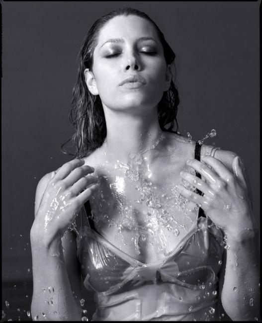 20P Celebrity babe Jessica Biel in sexy panties and with no bra