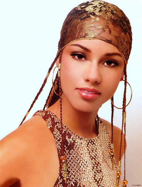 15P Sexy Alicia Keys knows just how to tease with skimpy bra