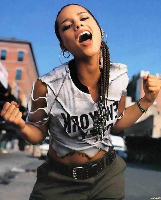 15P Sexy Alicia Keys knows just how to tease with skimpy bra
