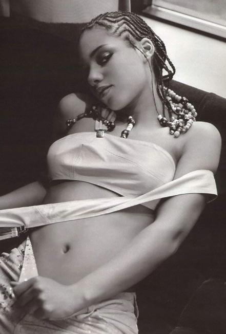 15P Sexy Alicia Keys knows just how to tease with skimpy bra