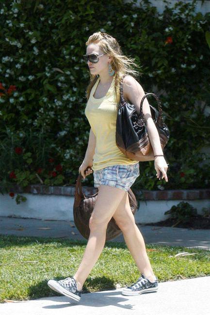 15P Celebrity Hilary Duff nice black bra and sexy legs in high heels