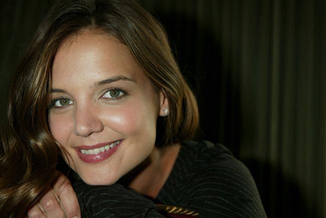 15P Celeb Katie Holmes see through bra and nice long legs