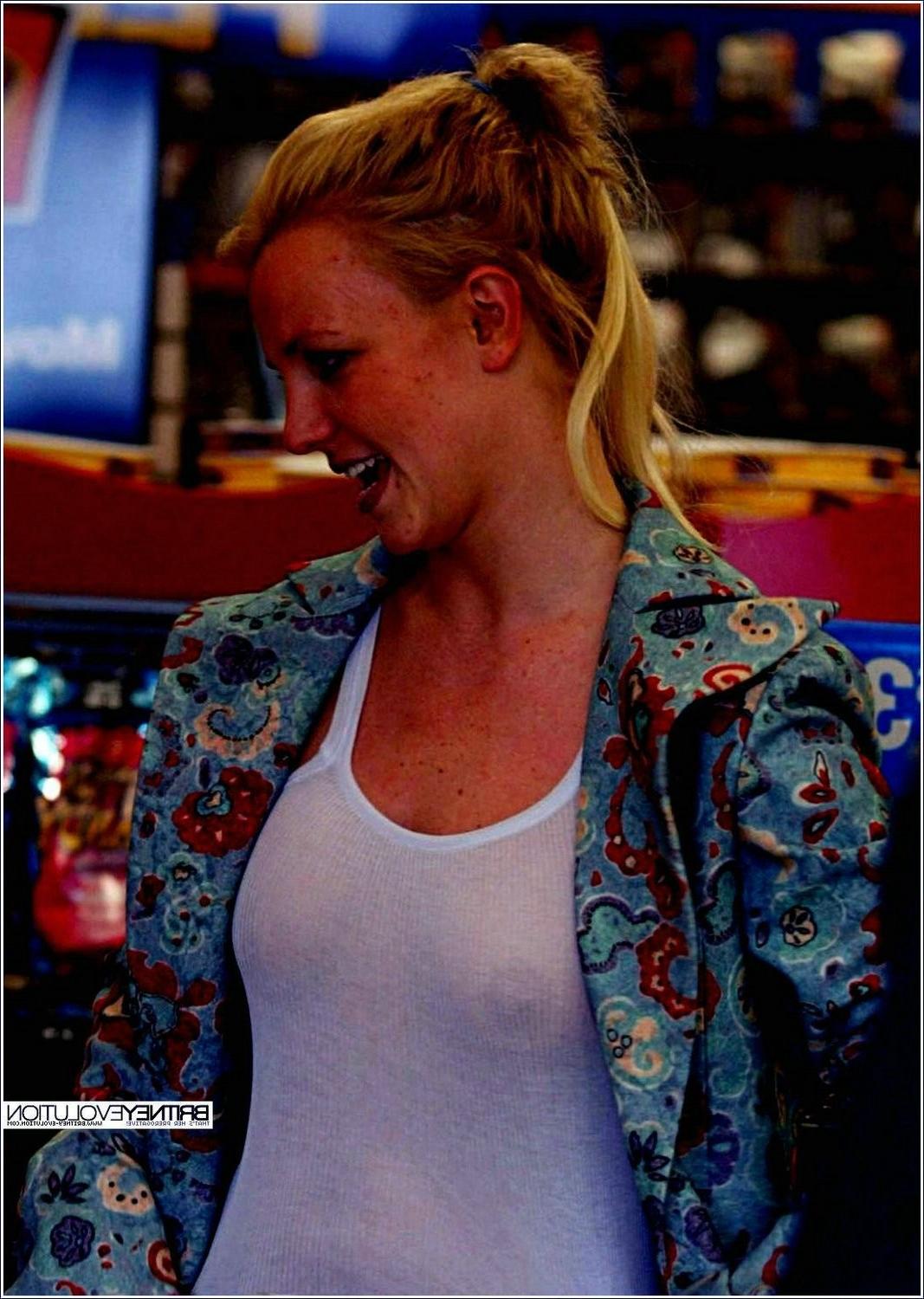 16P Sexy pop princess britney spears exposed