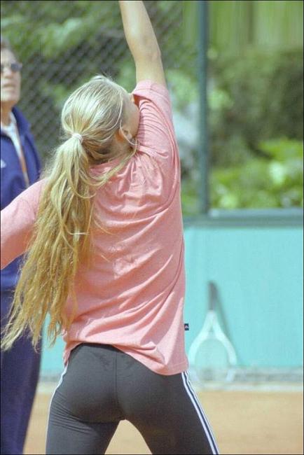 16P Sexy pictures of tennis star anna kournikova