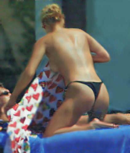15P Super sexy nude tennis player Anna Kournikova