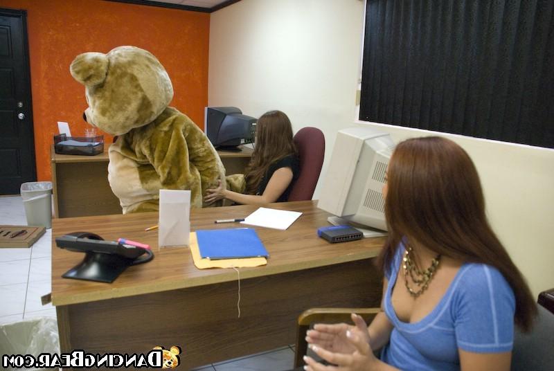 20P Women get dirty on casual friday