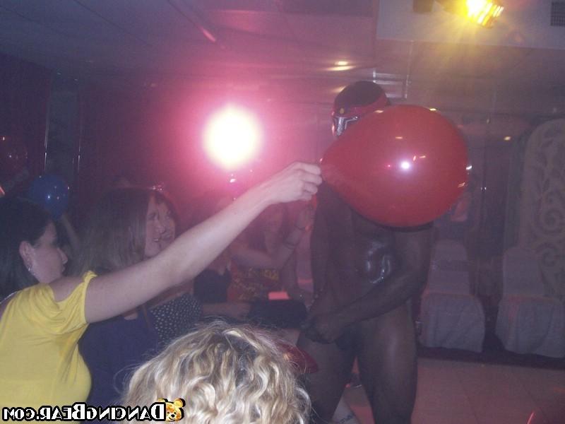 20P Malestripper serves ladies cfnm dinner