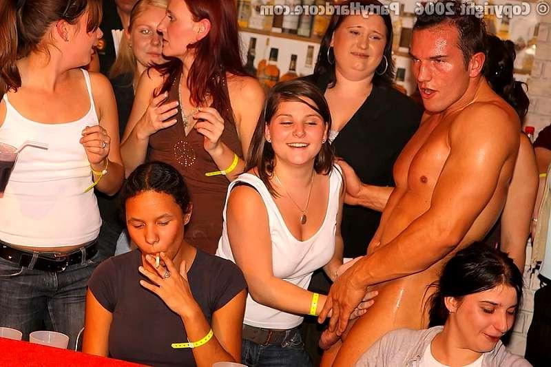20P Two knights fighting to get into cute teens panties on stage