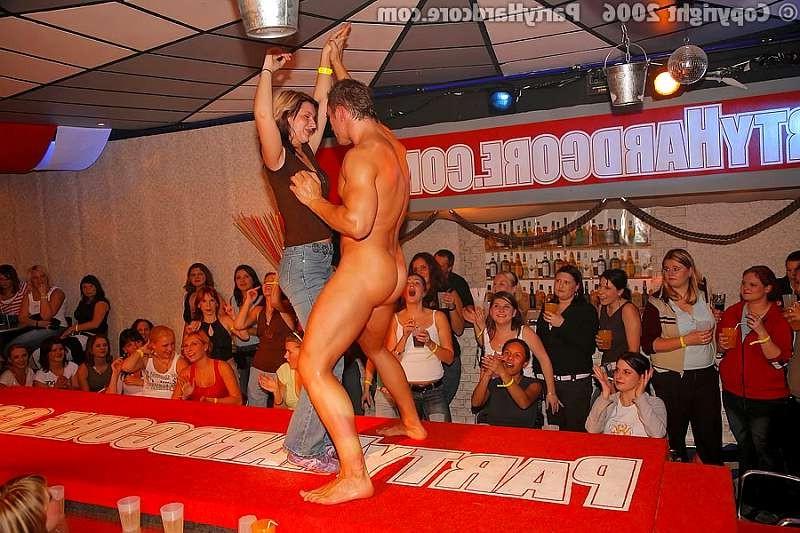 20P Two knights fighting to get into cute teens panties on stage