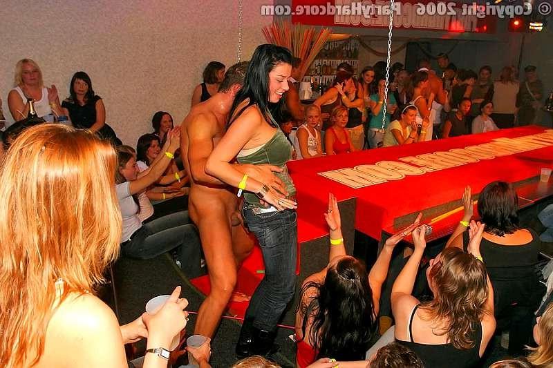 20P Two knights fighting to get into cute teens panties on stage