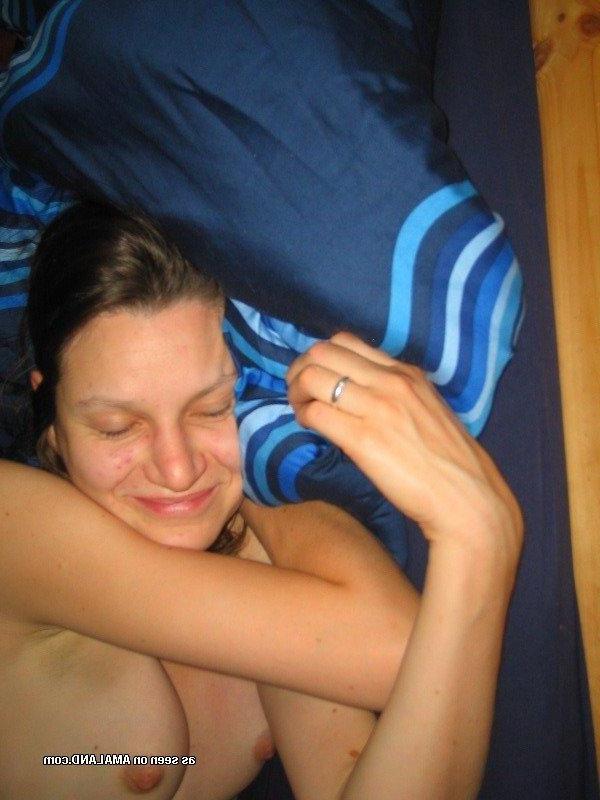 10P Collection of a sexy wife's nude after shower pictures