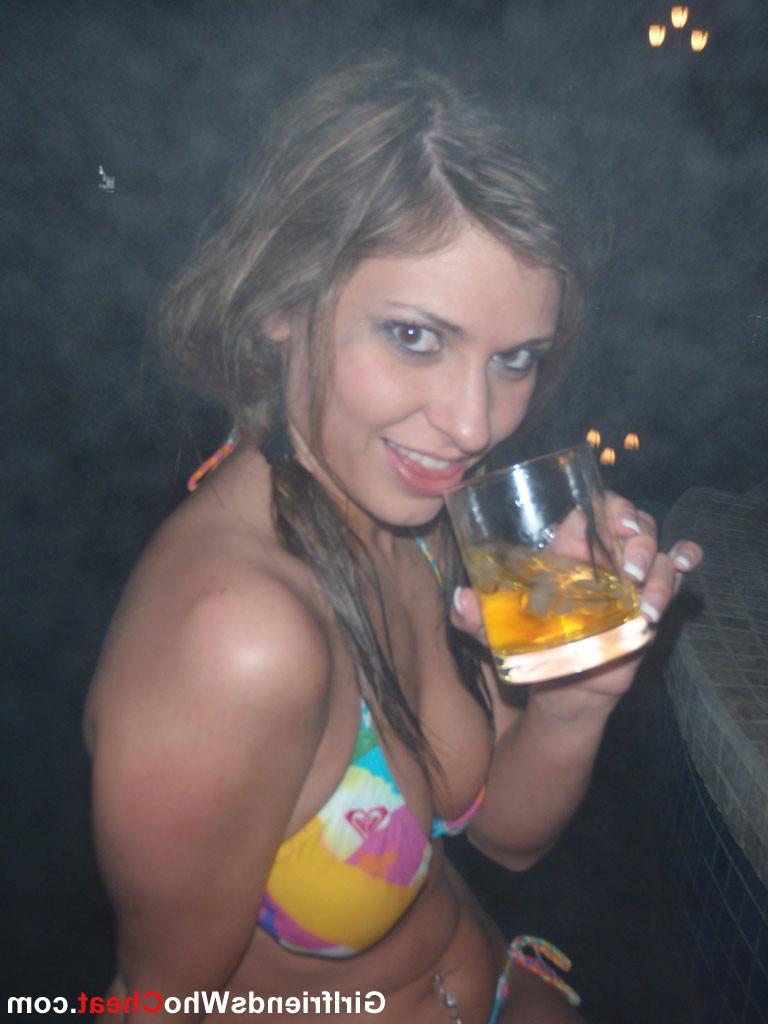 15P Victoria is sick of her boyfriend and is looking for a discreet friends with ben