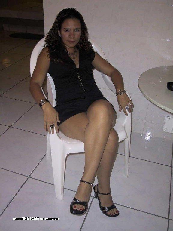 14P Compilation of a skanky wife in various sleazy poses