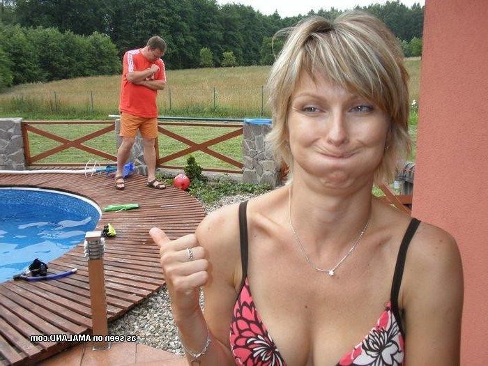 10P Gallery of a busty wife sunbathing topless while on vacation
