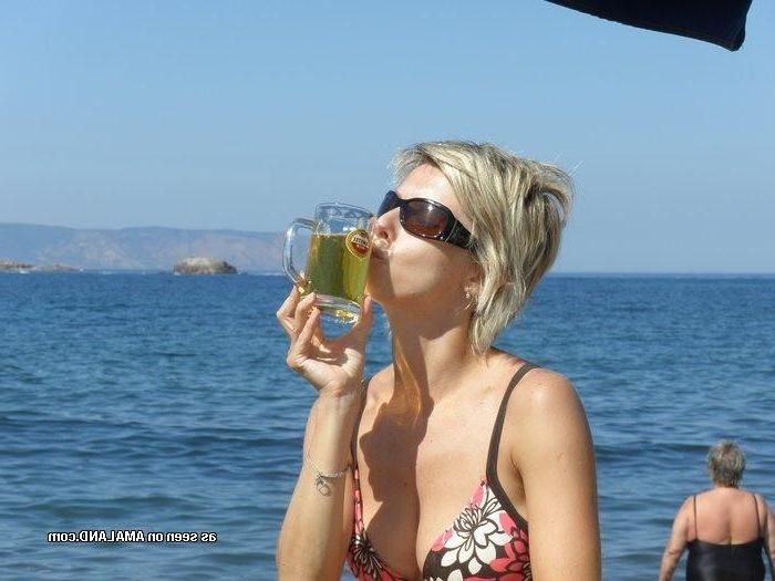 10P Gallery of a busty wife sunbathing topless while on vacation