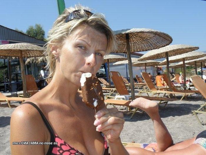 10P Gallery of a busty wife sunbathing topless while on vacation