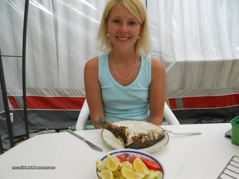 10P Lovely sexy blonde wife goes topless on vacation