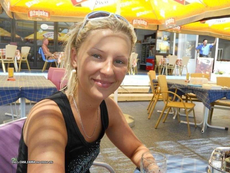 10P Lovely sexy blonde wife goes topless on vacation
