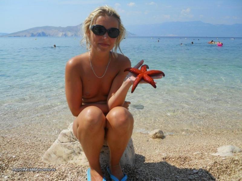 10P Lovely sexy blonde wife goes topless on vacation