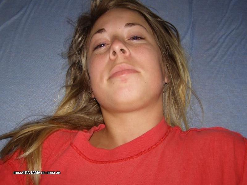 10P Blonde housewife getting wild outdoors with her hubby
