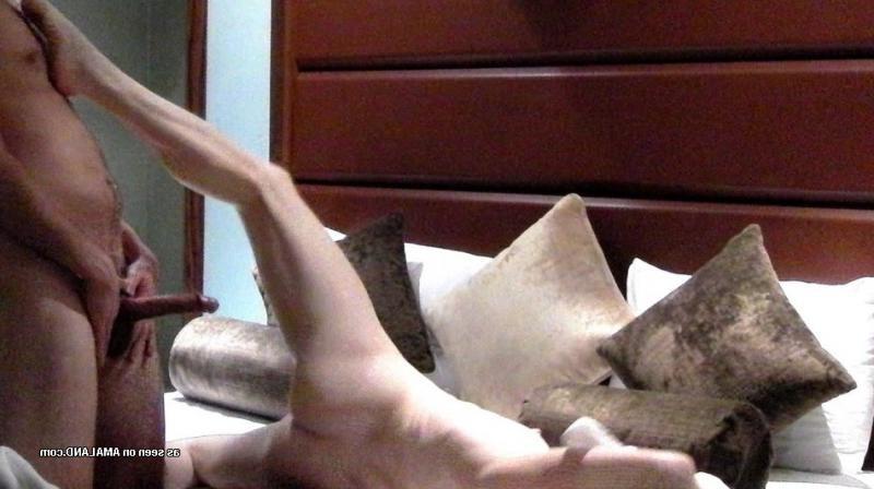 15P Gallery of a kinky housewife getting wild with her lover