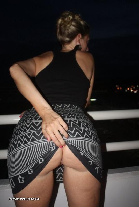 10P Wife showing off her nice tits and hot ass in upskirt pics
