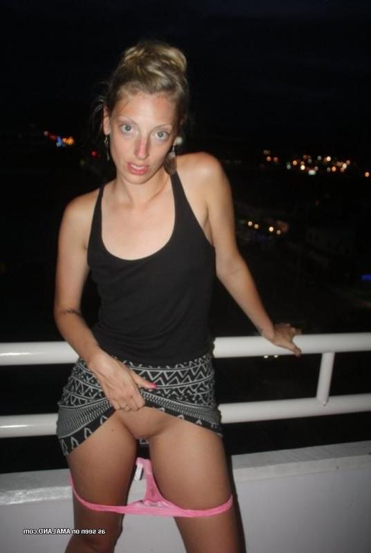 10P Wife showing off her nice tits and hot ass in upskirt pics