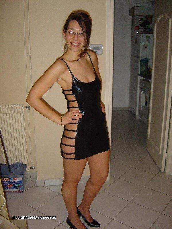 10P Wife in a slutty black dress gets naked and spreads